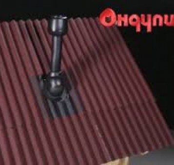 Установка вентиляционной трубы на крышу с ондулином